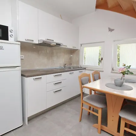شقة Corinthia 3 By Interhome *